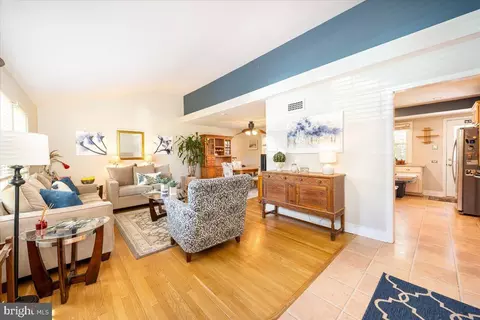 Living - 10612 Stoneyhill Ct, Silver Spring, MD 20901 photo 1 of 11