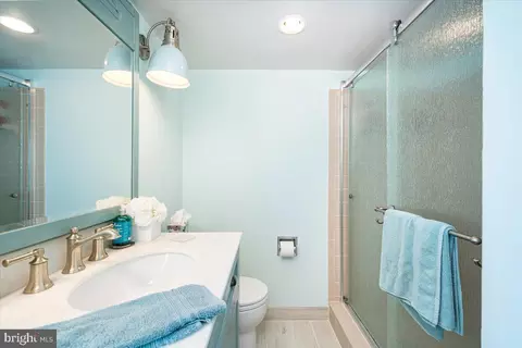 Bath - 10612 Stoneyhill Ct, Silver Spring, MD 20901 photo 5 of 5