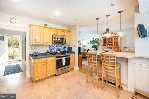 Kitchen - 10612 Stoneyhill Ct, Silver Spring, MD 20901 photo 6 of 7