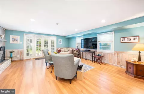 Dining - 10612 Stoneyhill Ct, Silver Spring, MD 20901 photo 3 of 3