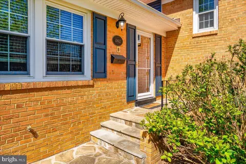 Exterior - 10612 Stoneyhill Ct, Silver Spring, MD 20901 photo 2 of 11