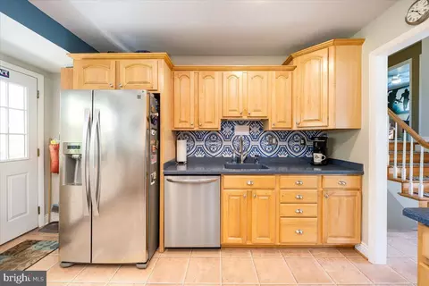 Kitchen - 10612 Stoneyhill Ct, Silver Spring, MD 20901 photo 2 of 7