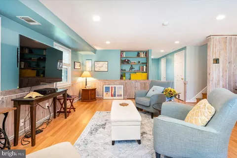 Living - 10612 Stoneyhill Ct, Silver Spring, MD 20901 photo 10 of 11