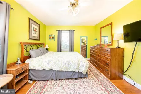 Bedroom - 10612 Stoneyhill Ct, Silver Spring, MD 20901 photo 2 of 4