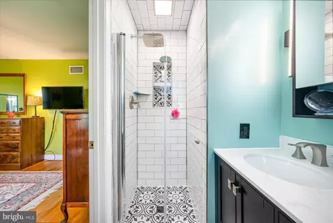 Bath - 10612 Stoneyhill Ct, Silver Spring, MD 20901 photo 2 of 5