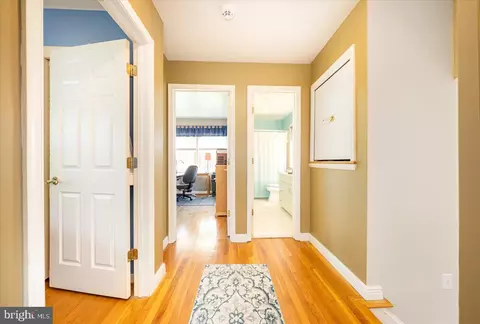 Entry Way - 10612 Stoneyhill Ct, Silver Spring, MD 20901 photo 3 of 3