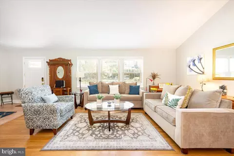 Living - 10612 Stoneyhill Ct, Silver Spring, MD 20901 photo 4 of 11
