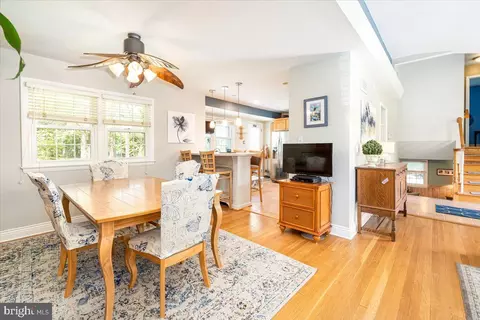 Dining - 10612 Stoneyhill Ct, Silver Spring, MD 20901 photo 2 of 3