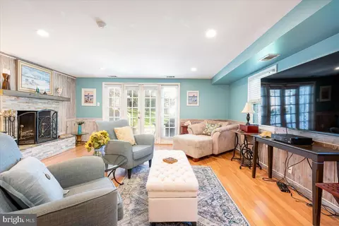 Living - 10612 Stoneyhill Ct, Silver Spring, MD 20901 photo 7 of 11