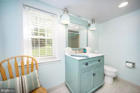 Bath - 10612 Stoneyhill Ct, Silver Spring, MD 20901 photo 4 of 5
