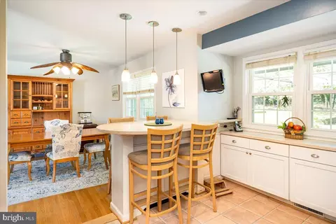Kitchen - 10612 Stoneyhill Ct, Silver Spring, MD 20901 photo 5 of 7