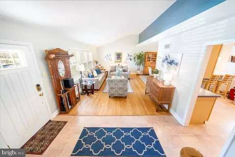 Living - 10612 Stoneyhill Ct, Silver Spring, MD 20901 photo 5 of 11