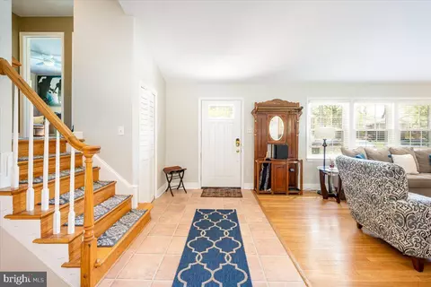 Entry Way - 10612 Stoneyhill Ct, Silver Spring, MD 20901 photo 2 of 3