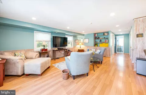 Living - 10612 Stoneyhill Ct, Silver Spring, MD 20901 photo 11 of 11