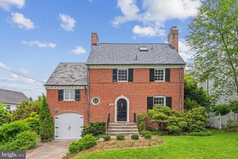 5213 Worthington Dr, Bethesda, MD 20816