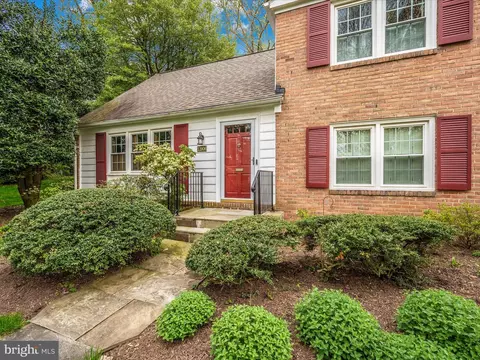 Exterior - 11906 Devilwood Dr, Potomac, MD 20854 photo 2 of 11