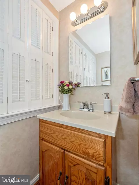 Bath - 11906 Devilwood Dr, Potomac, MD 20854 photo 1 of 3