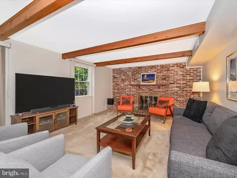 Living - 11906 Devilwood Dr, Potomac, MD 20854 photo 6 of 12