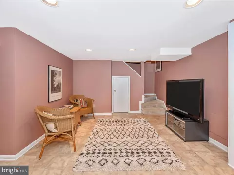 Living - 11906 Devilwood Dr, Potomac, MD 20854 photo 11 of 12