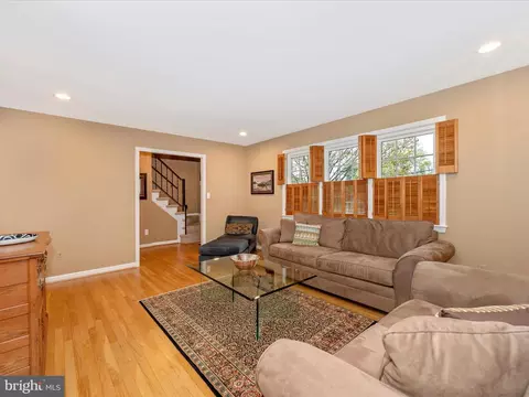 Living - 11906 Devilwood Dr, Potomac, MD 20854 photo 3 of 12