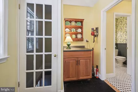 Entry Way - 815 Notley Rd, Silver Spring, MD 20904 photo 2 of 3