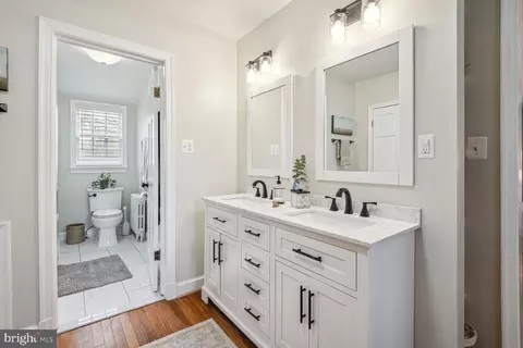 Bath - 815 Notley Rd, Silver Spring, MD 20904 photo 2 of 4