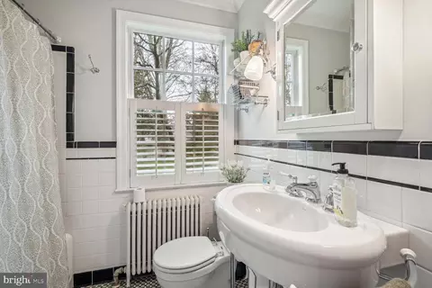Bath - 815 Notley Rd, Silver Spring, MD 20904 photo 4 of 4