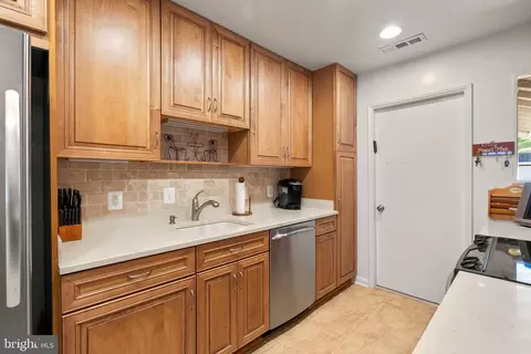 Kitchen - 4 Pimlico Ct #13-B, Silver Spring, MD 20906 photo 2 of 6