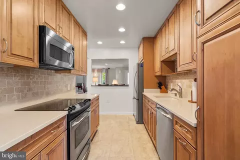 Kitchen - 4 Pimlico Ct #13-B, Silver Spring, MD 20906 photo 5 of 6