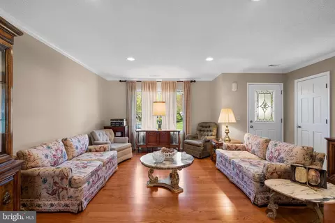 Living - 4 Pimlico Ct #13-B, Silver Spring, MD 20906 photo 1 of 4