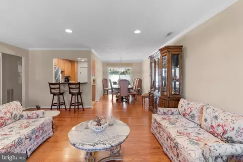 Living - 4 Pimlico Ct #13-B, Silver Spring, MD 20906 photo 4 of 4