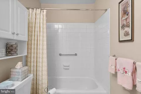 Bath - 4 Pimlico Ct #13-B, Silver Spring, MD 20906 photo 2 of 4