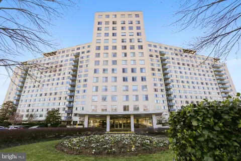 10500 Rockville Pik #221, Rockville, MD 20852