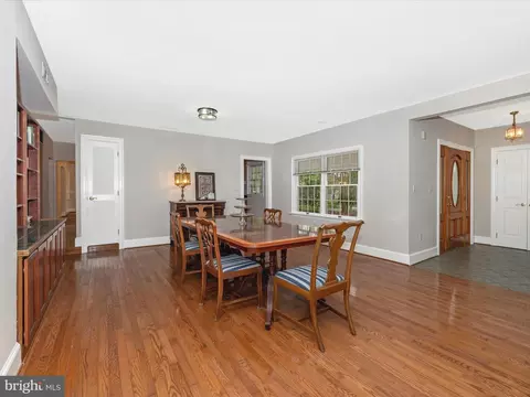 Dining - 15920 Barnesville Rd, Boyds, MD 20841 photo 3 of 4