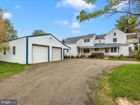 Exterior - 15920 Barnesville Rd, Boyds, MD 20841 photo 5 of 19