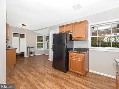 Kitchen - 15920 Barnesville Rd, Boyds, MD 20841 photo 4 of 7
