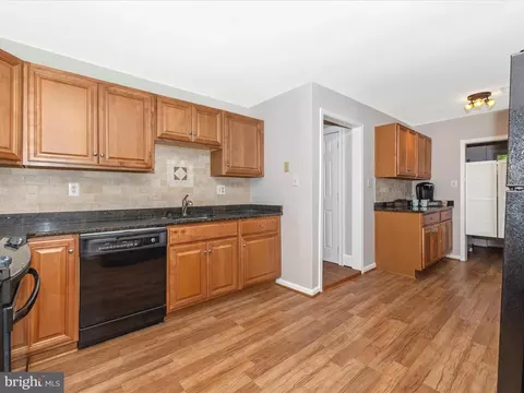 Kitchen - 15920 Barnesville Rd, Boyds, MD 20841 photo 3 of 7