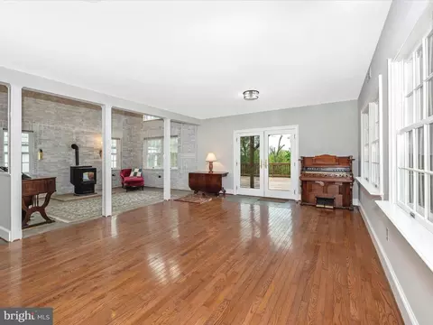 Living - 15920 Barnesville Rd, Boyds, MD 20841 photo 1 of 6