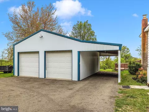 Exterior - 15920 Barnesville Rd, Boyds, MD 20841 photo 6 of 19