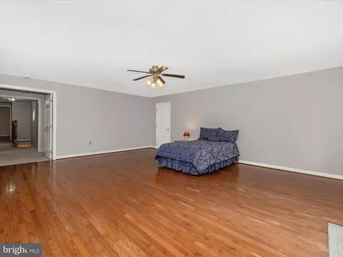 Bedroom - 15920 Barnesville Rd, Boyds, MD 20841 photo 5 of 8