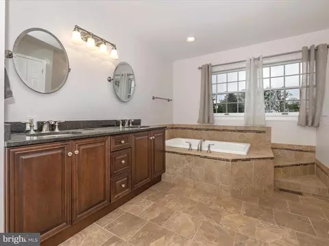 Bath - 15920 Barnesville Rd, Boyds, MD 20841 photo 2 of 5