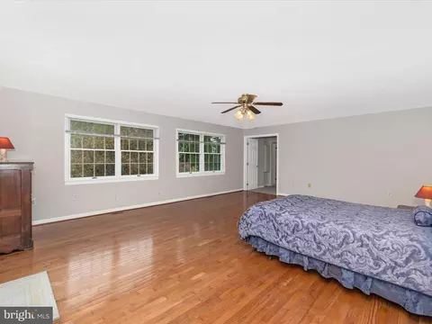 Bedroom - 15920 Barnesville Rd, Boyds, MD 20841 photo 4 of 8