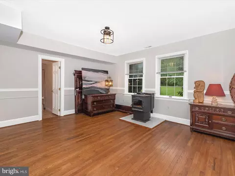 Living - 15920 Barnesville Rd, Boyds, MD 20841 photo 6 of 6