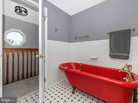 Bath - 15920 Barnesville Rd, Boyds, MD 20841 photo 5 of 5
