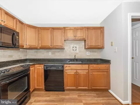 Kitchen - 15920 Barnesville Rd, Boyds, MD 20841 photo 6 of 7