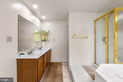 Bath - 605 Pebble Beach Dr, Silver Spring, MD 20904 photo 3 of 6