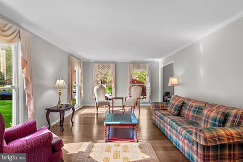 Living - 605 Pebble Beach Dr, Silver Spring, MD 20904 photo 2 of 8