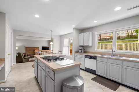 Kitchen - 605 Pebble Beach Dr, Silver Spring, MD 20904 photo 2 of 3