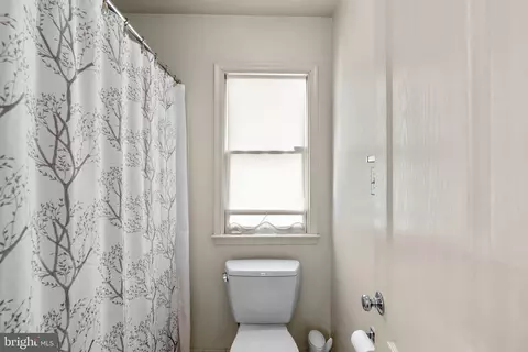Bath - 605 Pebble Beach Dr, Silver Spring, MD 20904 photo 6 of 6