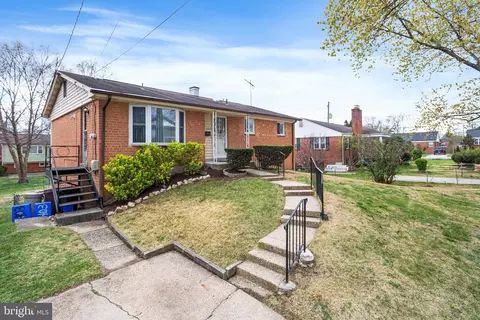 Exterior - 403 Torrington Pl, Silver Spring, MD 20901 photo 3 of 9